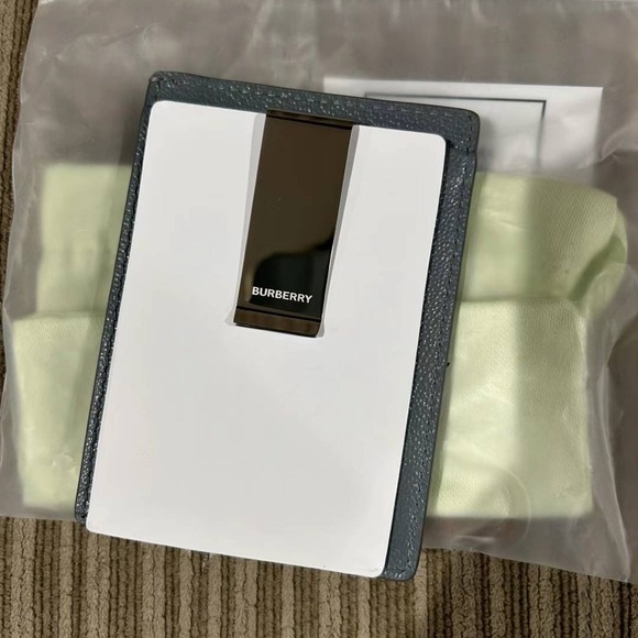 NWT- burberry money clip - Picture 3 of 6